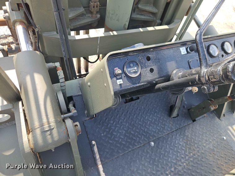 image for item EO7470 1983 Hyster H150F forklift