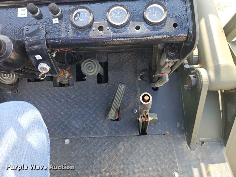 image for item EO7470 1983 Hyster H150F forklift