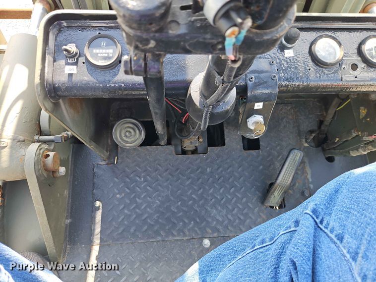 image for item EO7470 1983 Hyster H150F forklift