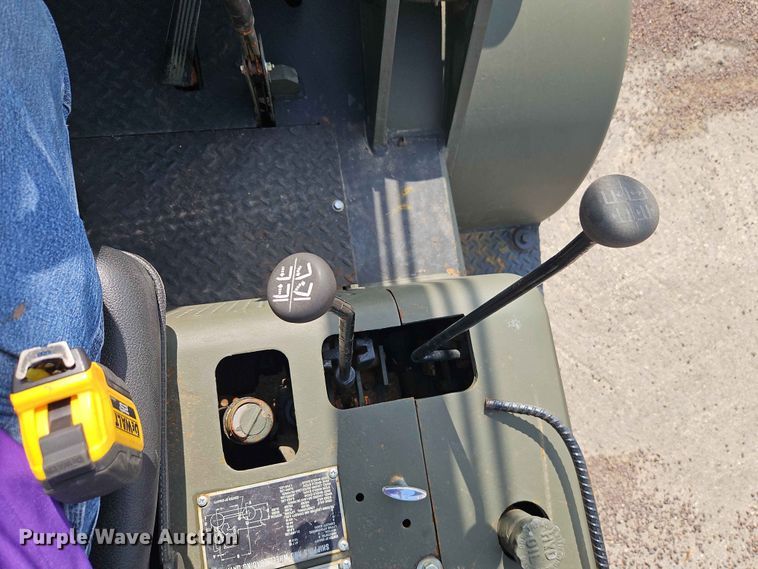 image for item EO7470 1983 Hyster H150F forklift