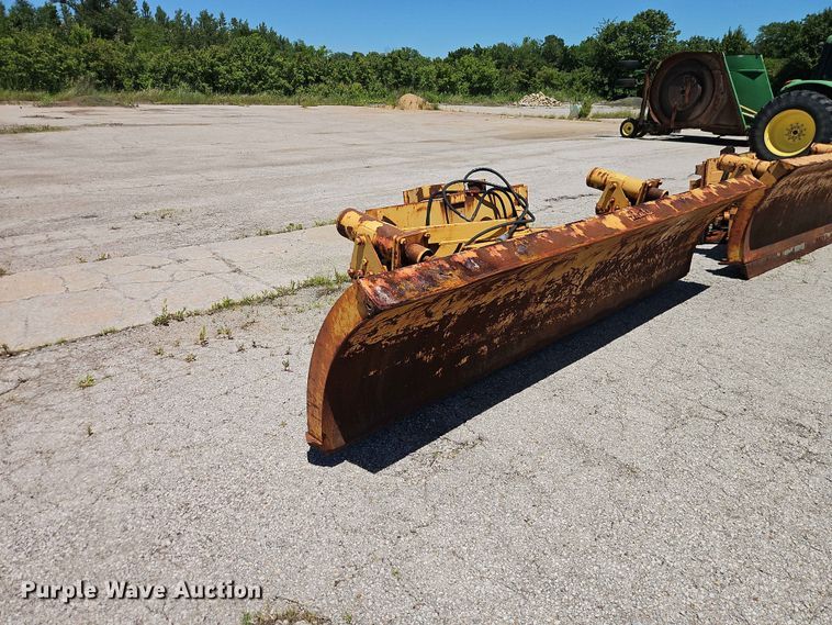image for item EO8500 Henke 12' plow 
