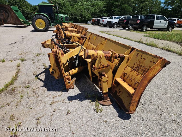 image for item EO8500 Henke 12' plow 