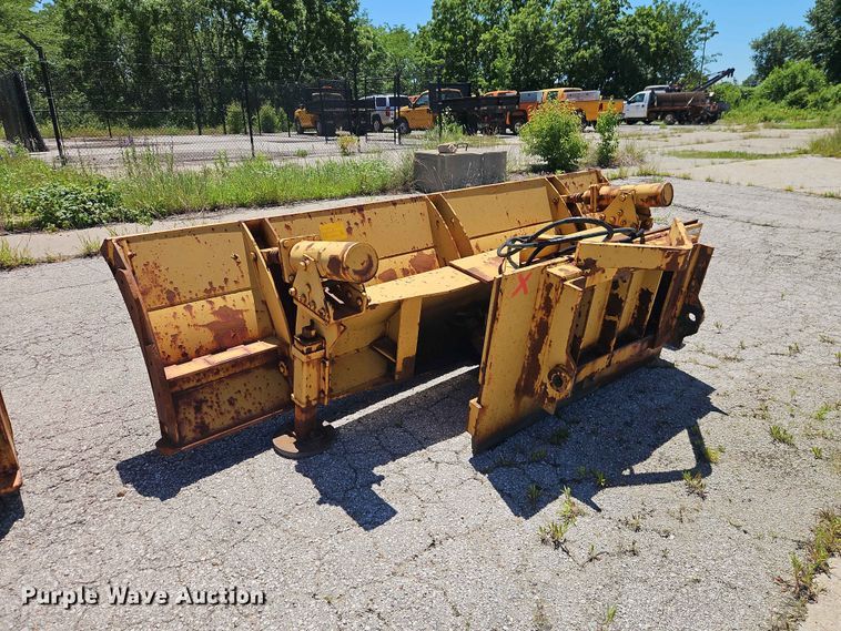 image for item EO8500 Henke 12' plow 