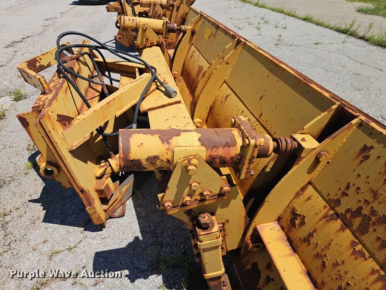 image for item EO8500 Henke 12' plow 