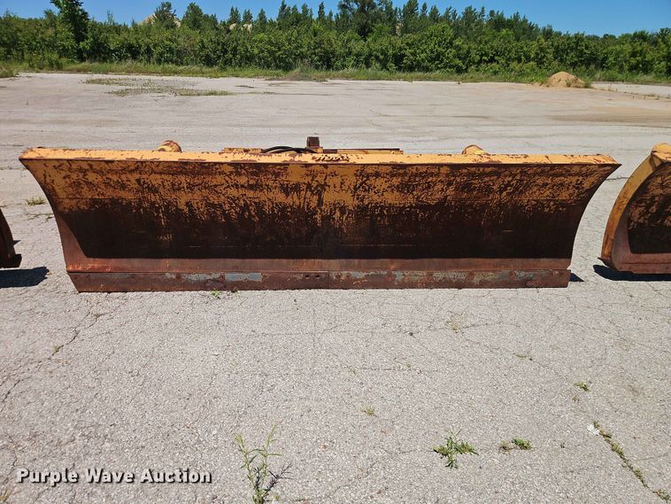 image for item EO8501 Henke 12' plow 