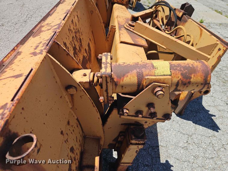 image for item EO8501 Henke 12' plow 