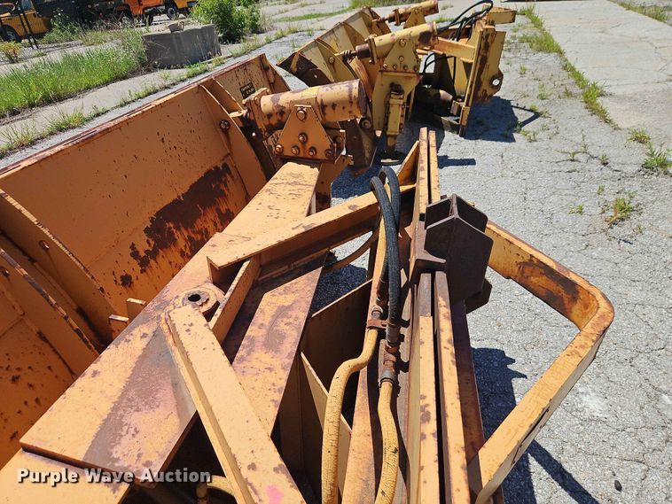 image for item EO8501 Henke 12' plow 