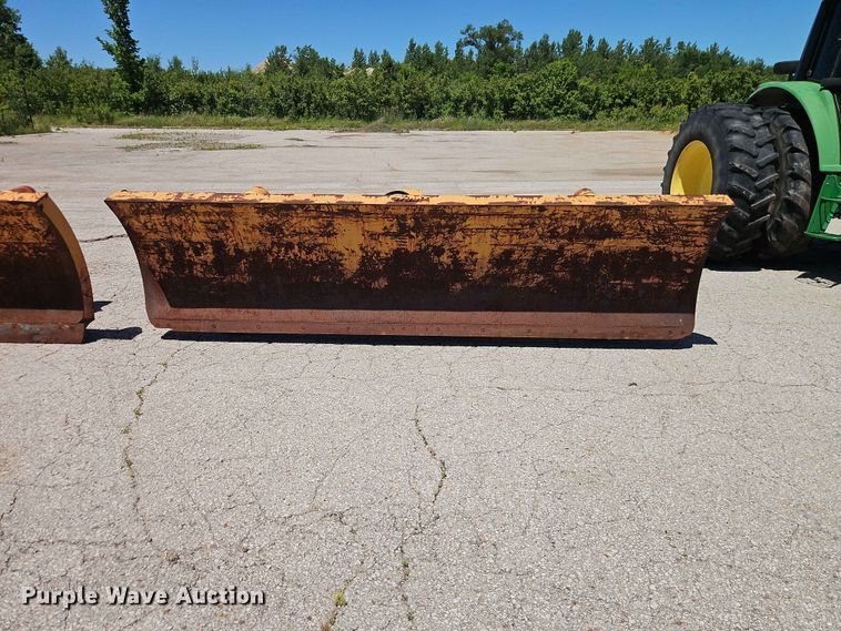 image for item EO8502 Henke 12' plow