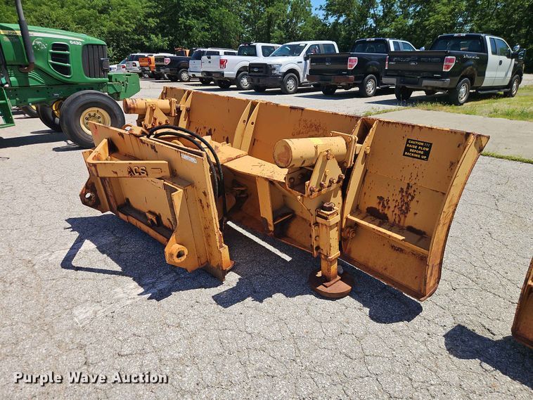 image for item EO8502 Henke 12' plow