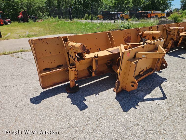 image for item EO8502 Henke 12' plow