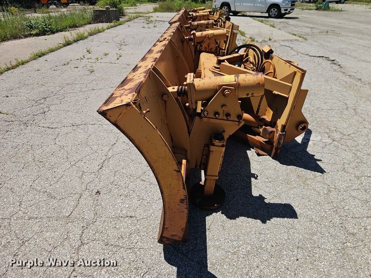 image for item EO8502 Henke 12' plow