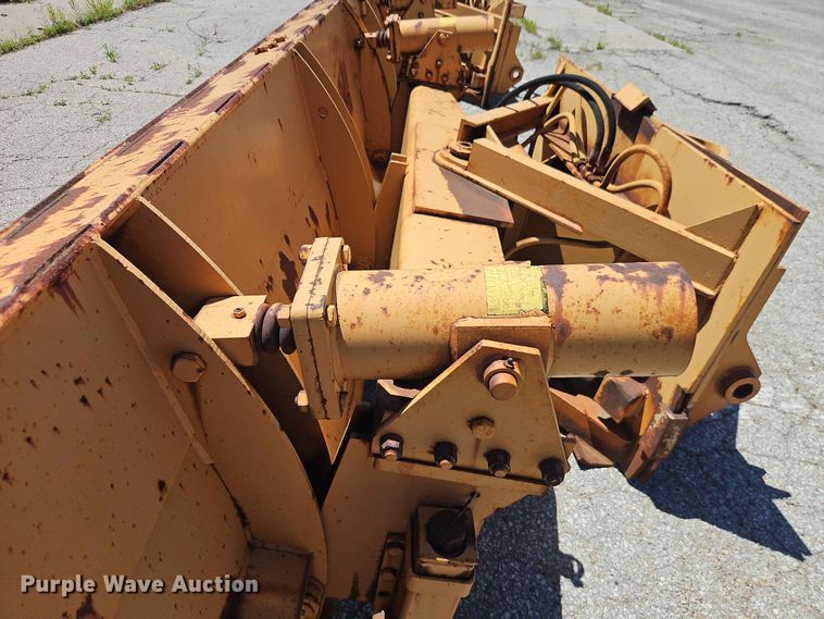 image for item EO8502 Henke 12' plow
