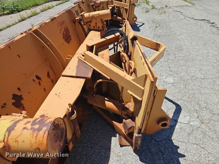 image for item EO8502 Henke 12' plow