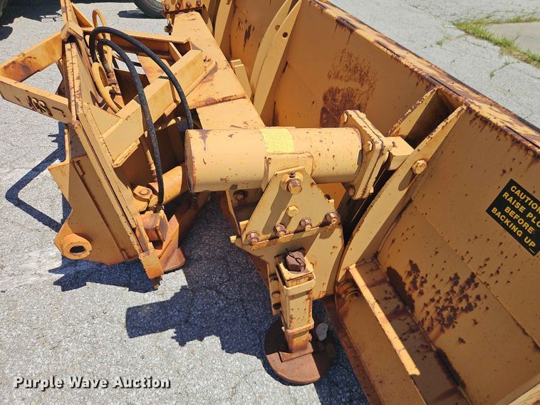 image for item EO8502 Henke 12' plow