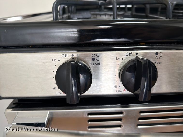 image for item EQ8022 General Electric JGBS6OREF1SS oven