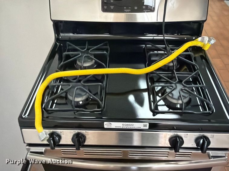 image for item EQ8022 General Electric JGBS6OREF1SS oven