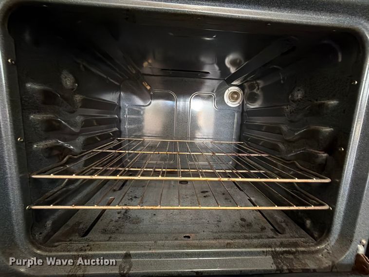 image for item EQ8022 General Electric JGBS6OREF1SS oven
