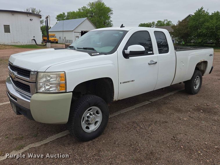 2009 Chevrolet Silverado 2500HD Ext. Cab pickup truck