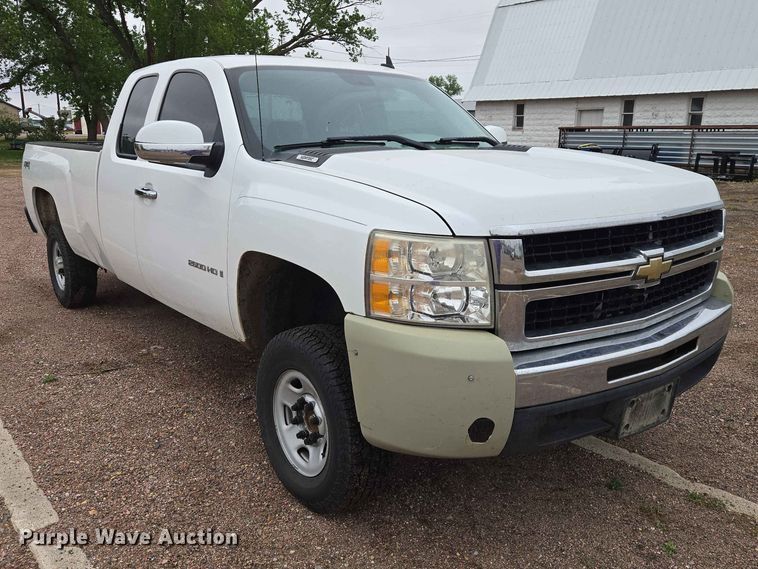 image for item ER1622 2009 Chevrolet Silverado 2500HD Ext. Cab pickup truck