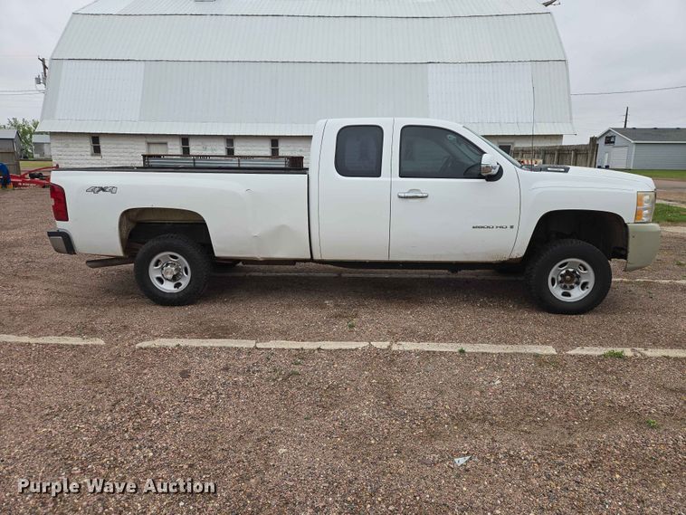 image for item ER1622 2009 Chevrolet Silverado 2500HD Ext. Cab pickup truck