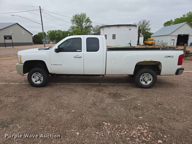 image for item ER1622 2009 Chevrolet Silverado 2500HD Ext. Cab pickup truck