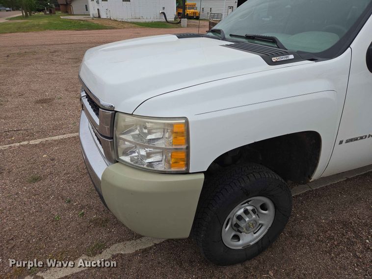 image for item ER1622 2009 Chevrolet Silverado 2500HD Ext. Cab pickup truck