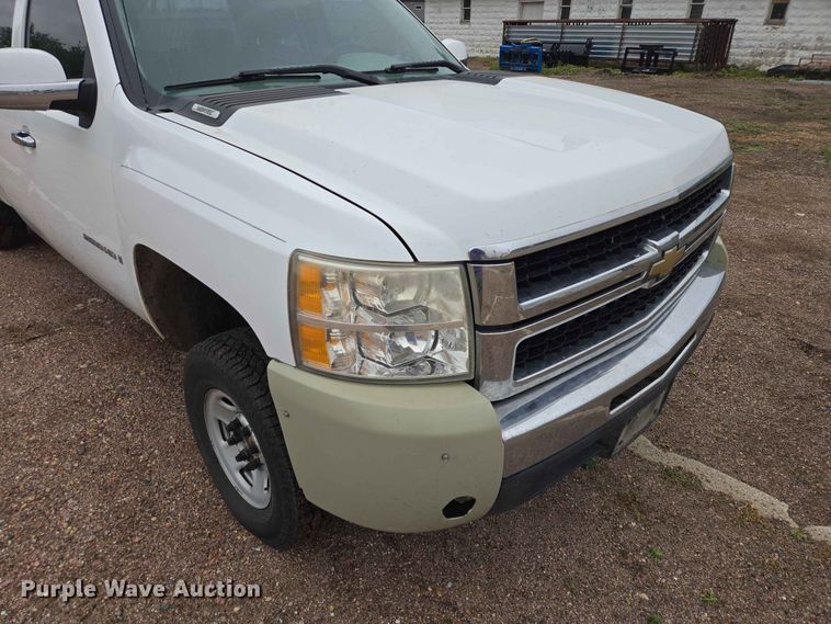 image for item ER1622 2009 Chevrolet Silverado 2500HD Ext. Cab pickup truck