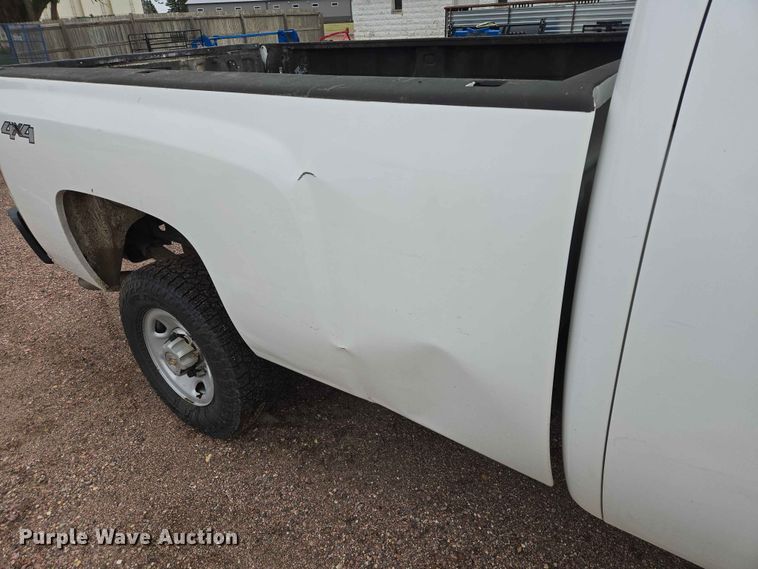 image for item ER1622 2009 Chevrolet Silverado 2500HD Ext. Cab pickup truck
