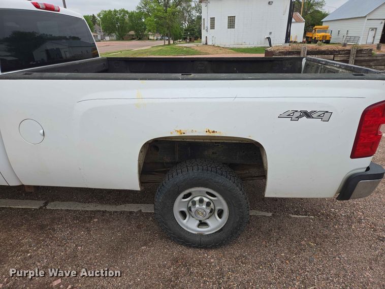 image for item ER1622 2009 Chevrolet Silverado 2500HD Ext. Cab pickup truck
