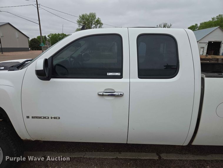 image for item ER1622 2009 Chevrolet Silverado 2500HD Ext. Cab pickup truck