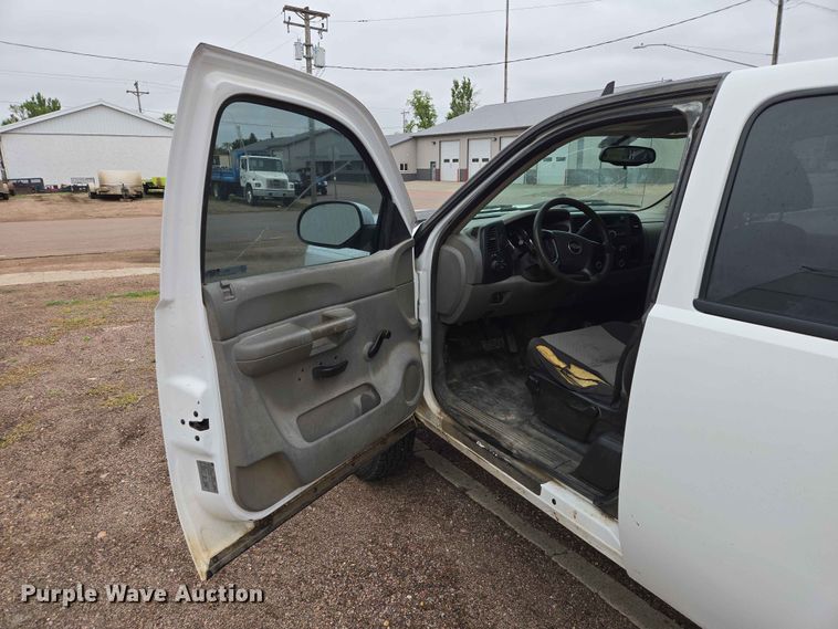 image for item ER1622 2009 Chevrolet Silverado 2500HD Ext. Cab pickup truck