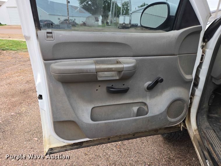 image for item ER1622 2009 Chevrolet Silverado 2500HD Ext. Cab pickup truck