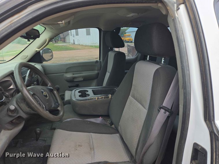 image for item ER1622 2009 Chevrolet Silverado 2500HD Ext. Cab pickup truck