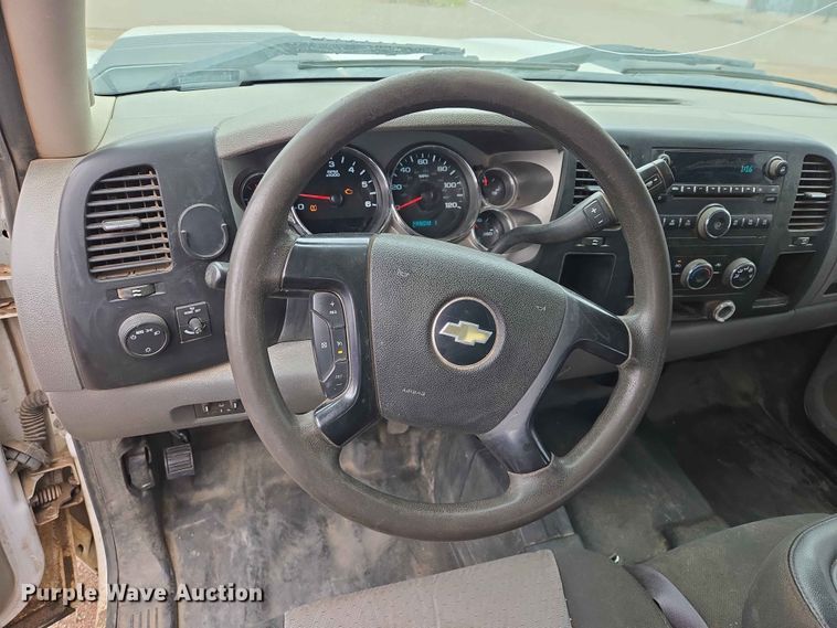 image for item ER1622 2009 Chevrolet Silverado 2500HD Ext. Cab pickup truck