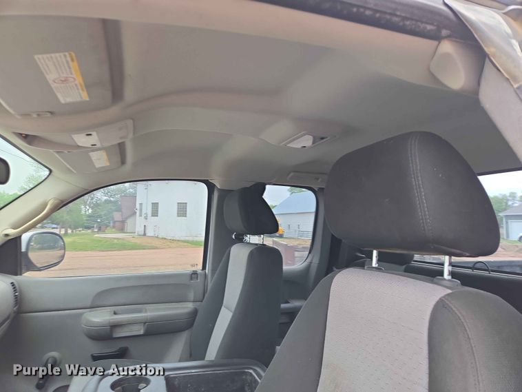 image for item ER1622 2009 Chevrolet Silverado 2500HD Ext. Cab pickup truck