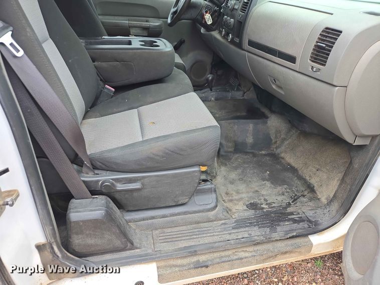 image for item ER1622 2009 Chevrolet Silverado 2500HD Ext. Cab pickup truck