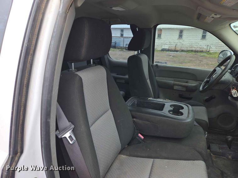 image for item ER1622 2009 Chevrolet Silverado 2500HD Ext. Cab pickup truck