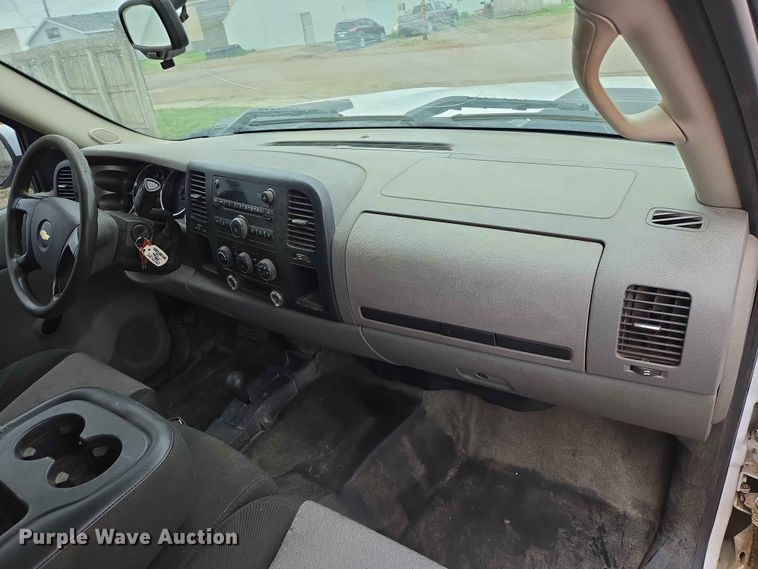 image for item ER1622 2009 Chevrolet Silverado 2500HD Ext. Cab pickup truck