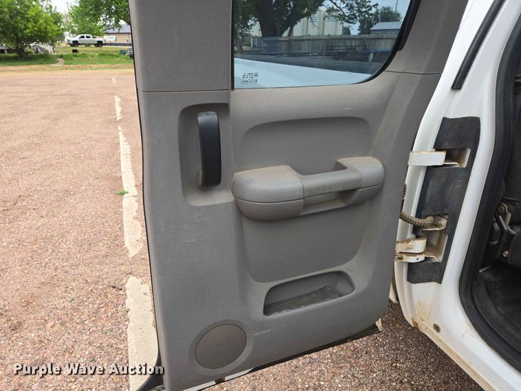 image for item ER1622 2009 Chevrolet Silverado 2500HD Ext. Cab pickup truck