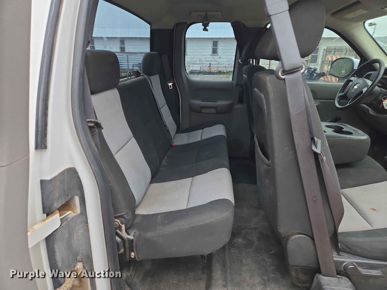 image for item ER1622 2009 Chevrolet Silverado 2500HD Ext. Cab pickup truck