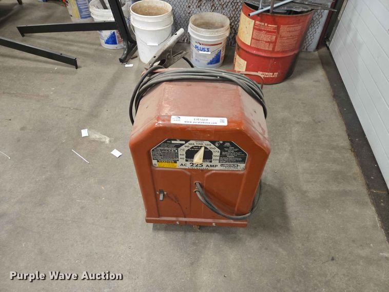 image for item ER1669 Lincoln Electric AC 225 Lincwelder welder
