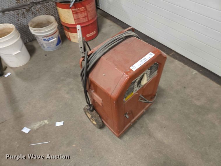 image for item ER1669 Lincoln Electric AC 225 Lincwelder welder