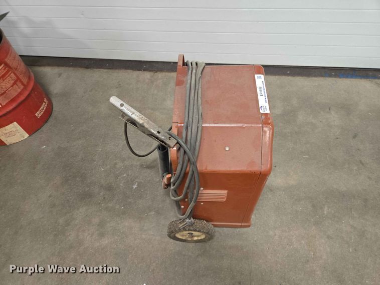 image for item ER1669 Lincoln Electric AC 225 Lincwelder welder