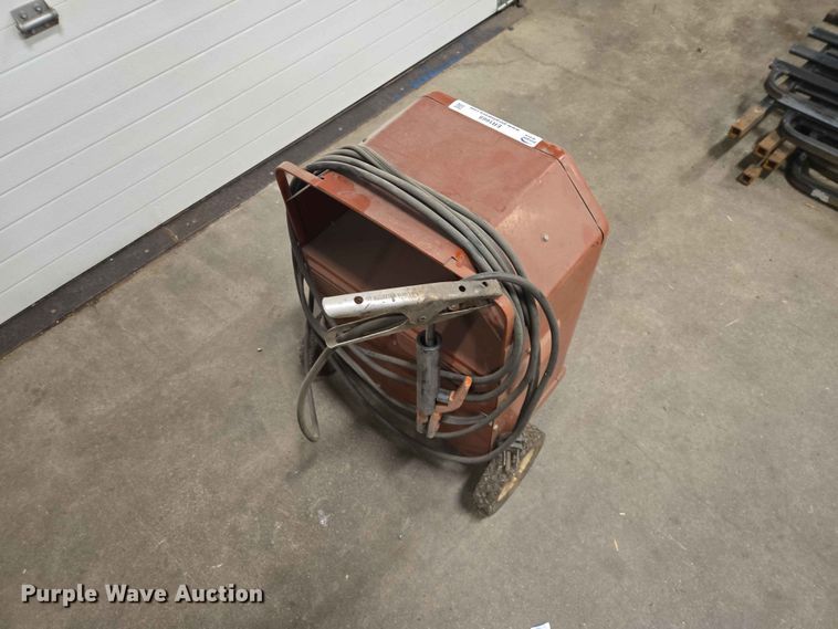 image for item ER1669 Lincoln Electric AC 225 Lincwelder welder