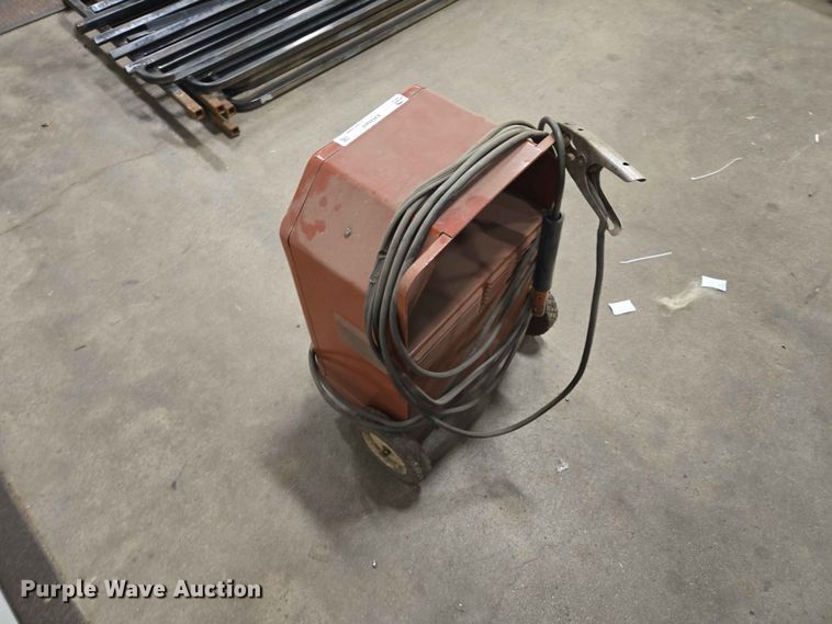 image for item ER1669 Lincoln Electric AC 225 Lincwelder welder