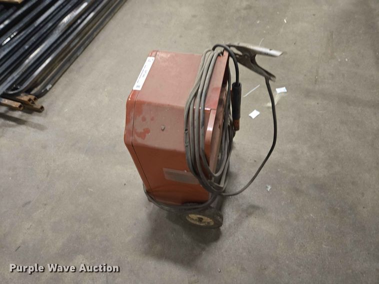 image for item ER1669 Lincoln Electric AC 225 Lincwelder welder