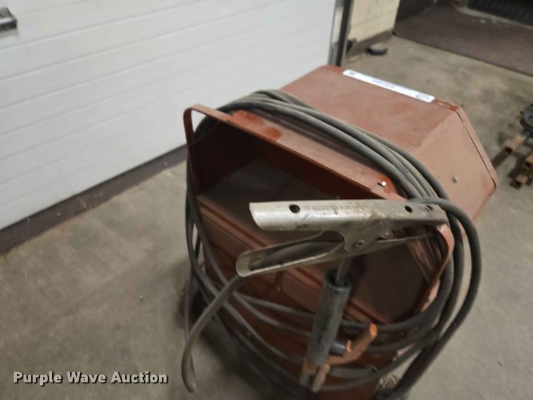 image for item ER1669 Lincoln Electric AC 225 Lincwelder welder