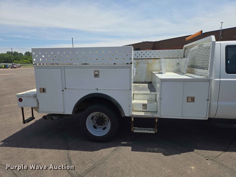 image for item ER1670 2015 Ford F550 Super Duty Ext. Cab utility / service truck