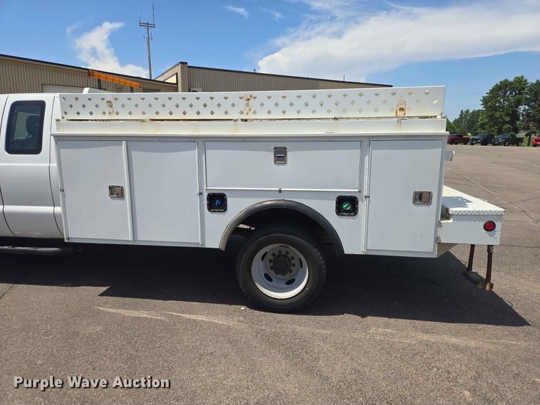 image for item ER1670 2015 Ford F550 Super Duty Ext. Cab utility / service truck