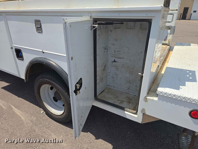 image for item ER1670 2015 Ford F550 Super Duty Ext. Cab utility / service truck